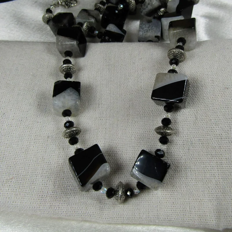 trendy rhinestone necklace for women-Statement Necklace Black and White Agate Long Necklace