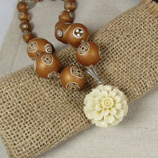 birthstone necklace for wedding gifts-Samunnat Handmade Bead Necklace with Flower Pendant